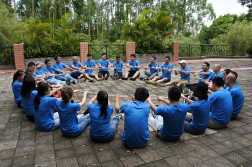 开展“神圪垯畔闹新春 农商团队绽活力”新春团建活动